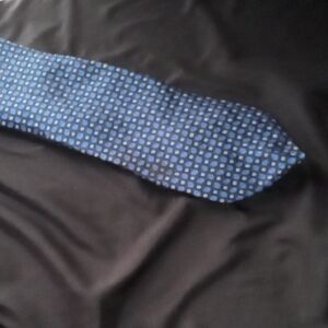 Sophisticated Blue Geometric Pattern Silk Tie
